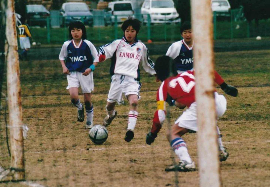 鴨居SCでサッカーをする、小学生時代の伊東純也